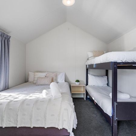 Tasman Holiday Parks Picton Dış mekan fotoğraf A bunk bed in a bedroom