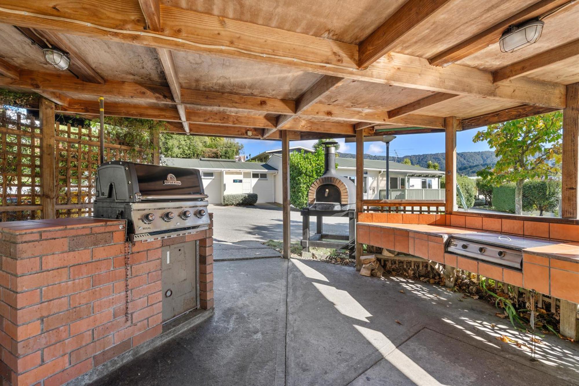 Tasman Holiday Parks Picton Dış mekan fotoğraf Outdoor kitchen at the 2019 San Diego Comic-Con
