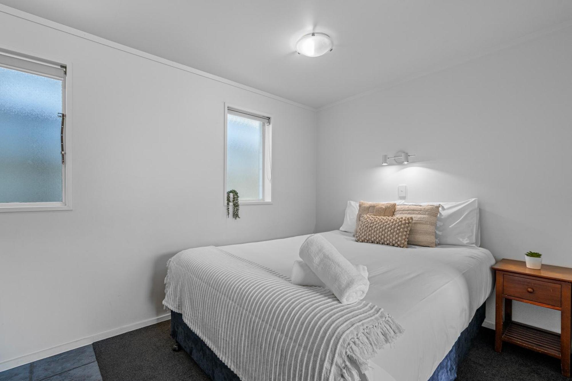 Tasman Holiday Parks Picton Dış mekan fotoğraf A bedroom at the hotel