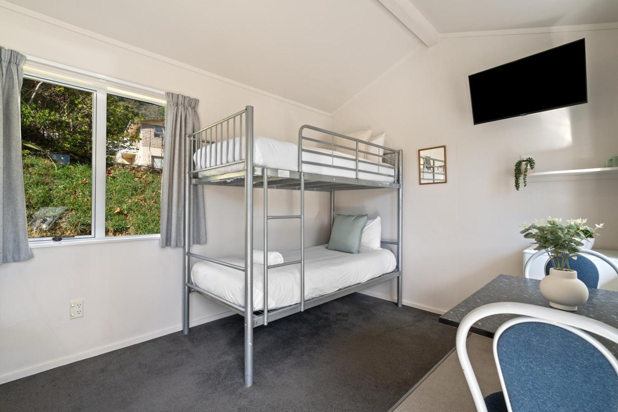 Tasman Holiday Parks Picton Dış mekan fotoğraf A bunk bed