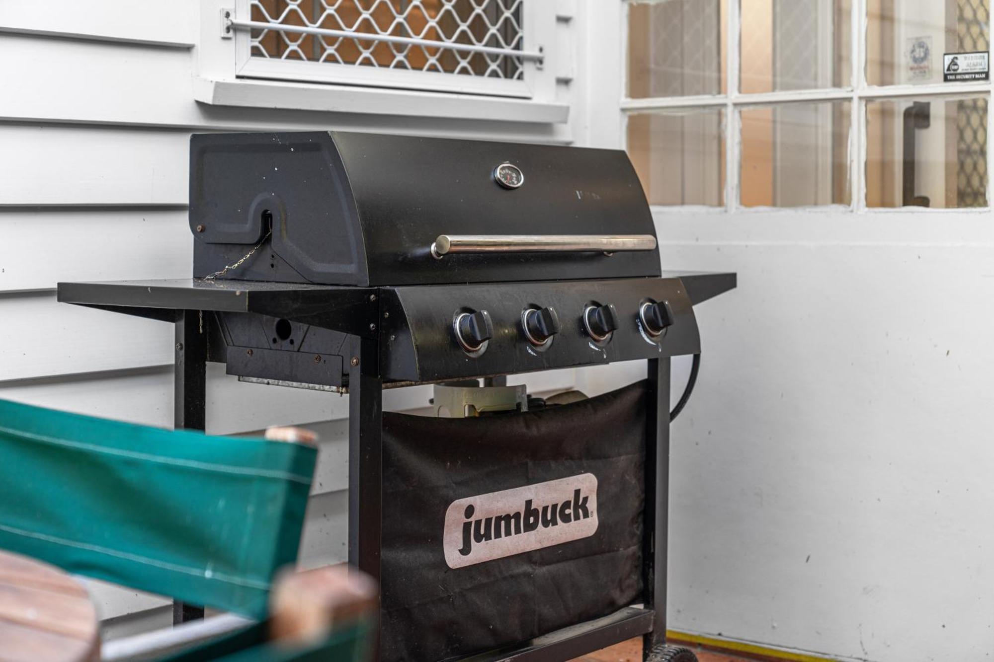 Tasman Holiday Parks Picton Dış mekan fotoğraf A gas barbecue