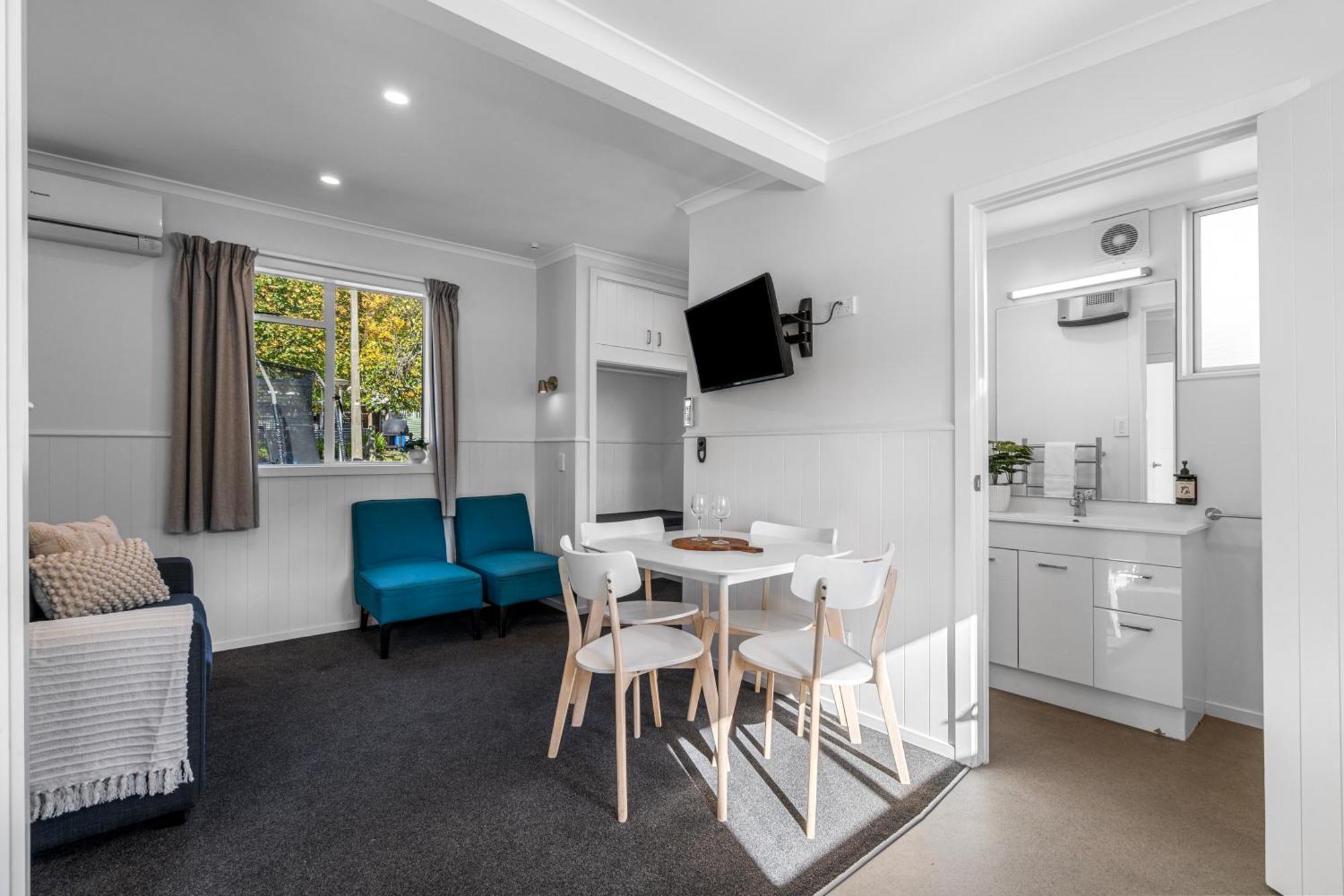 Tasman Holiday Parks Picton Dış mekan fotoğraf A typical studio apartment