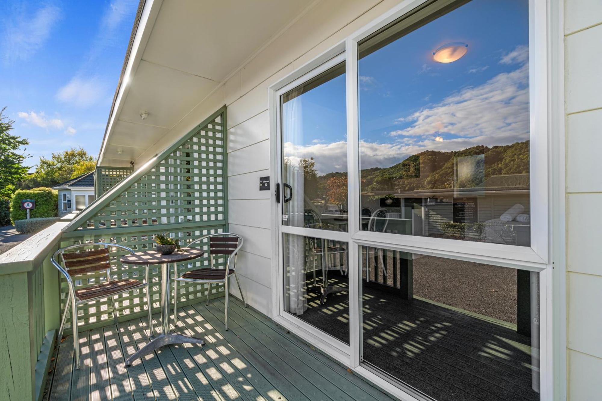 Tasman Holiday Parks Picton Dış mekan fotoğraf A sliding door