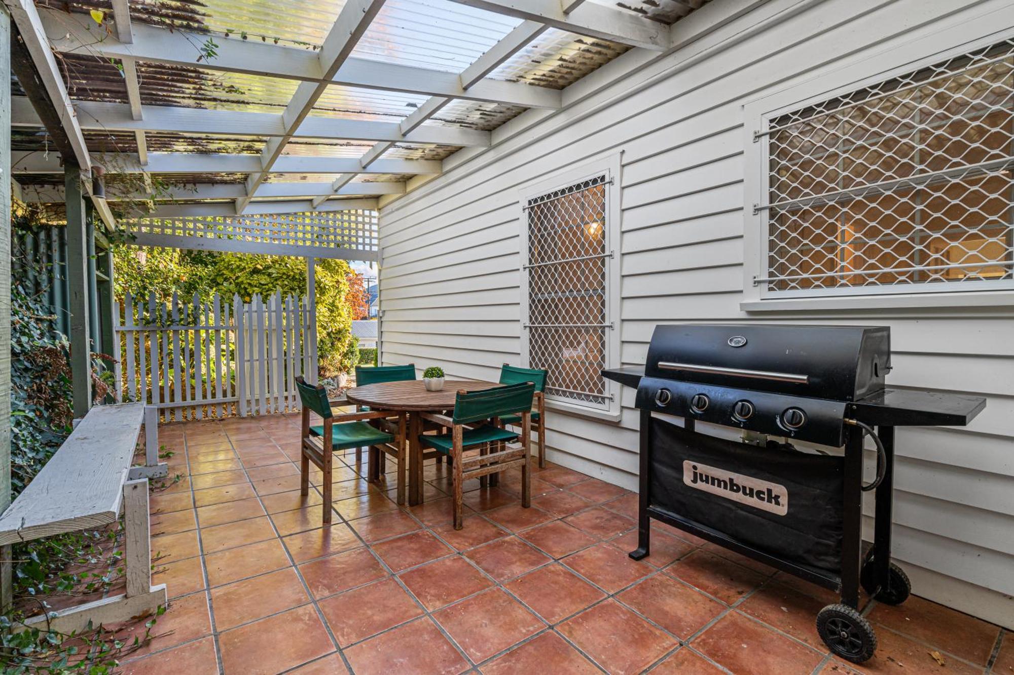 Tasman Holiday Parks Picton Dış mekan fotoğraf A backyard barbecue