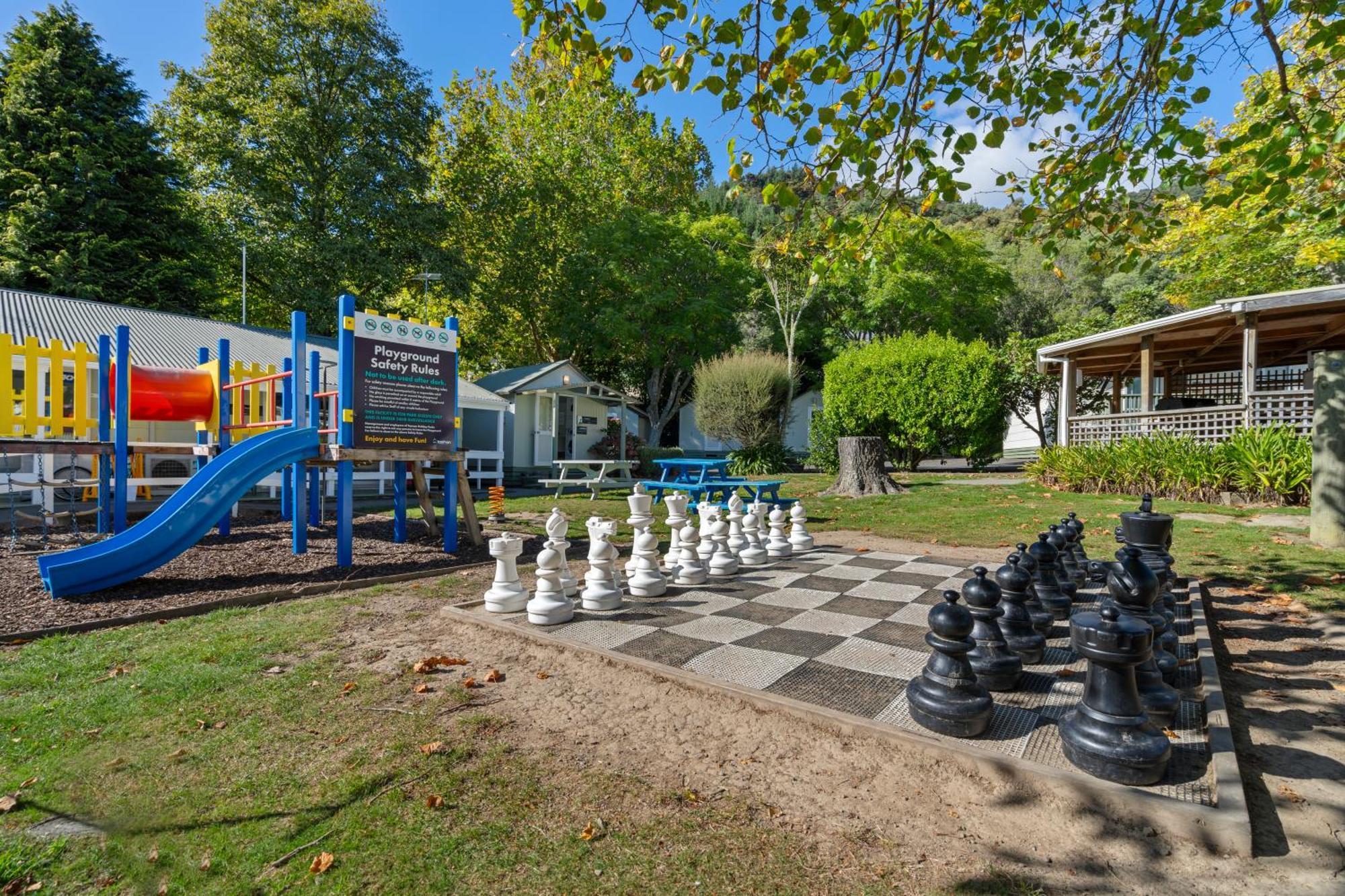 Tasman Holiday Parks Picton Dış mekan fotoğraf Playground at the station