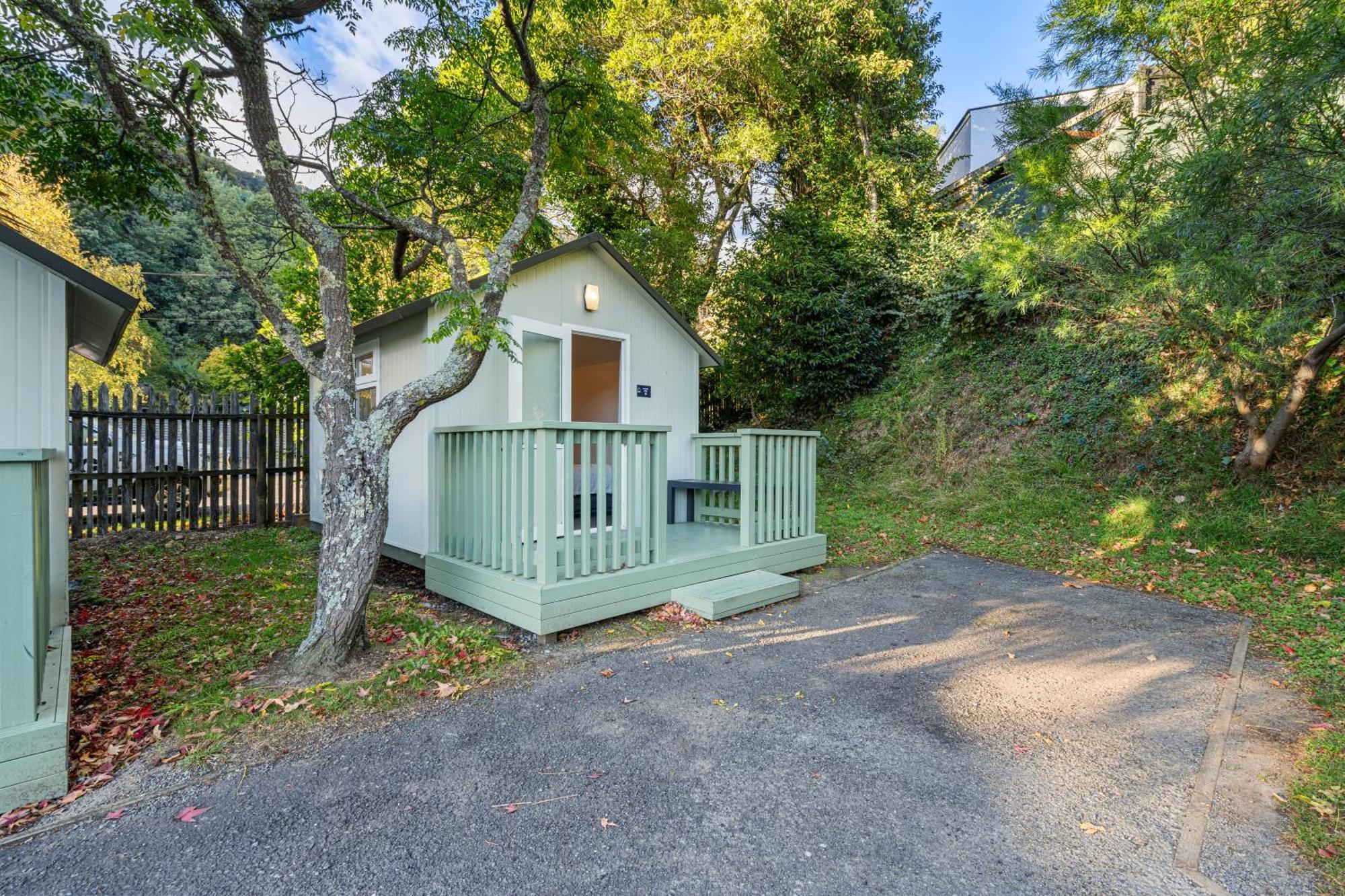 Tasman Holiday Parks Picton Dış mekan fotoğraf The smallest house in the world