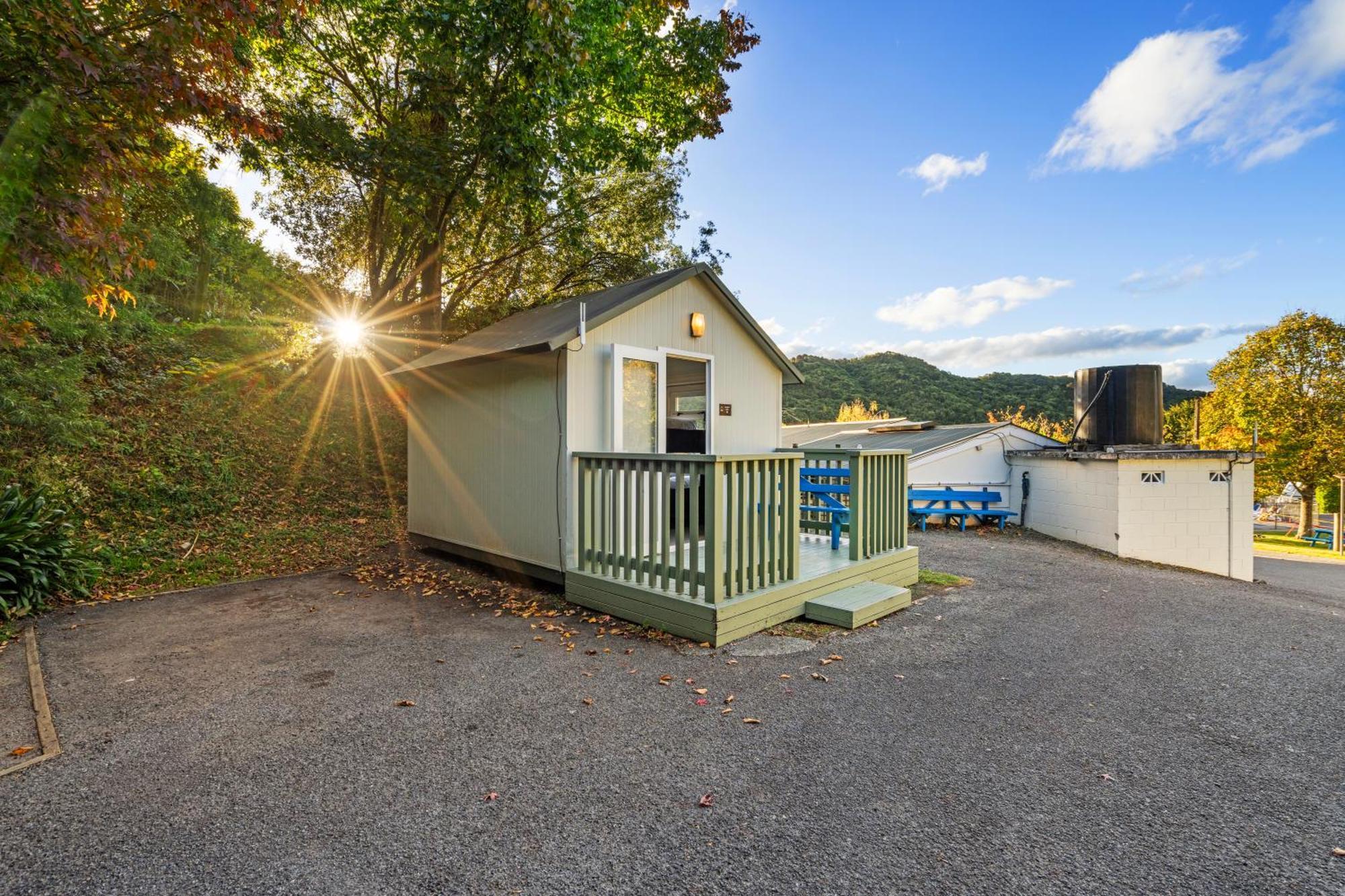 Tasman Holiday Parks Picton Dış mekan fotoğraf A tiny home in New York
